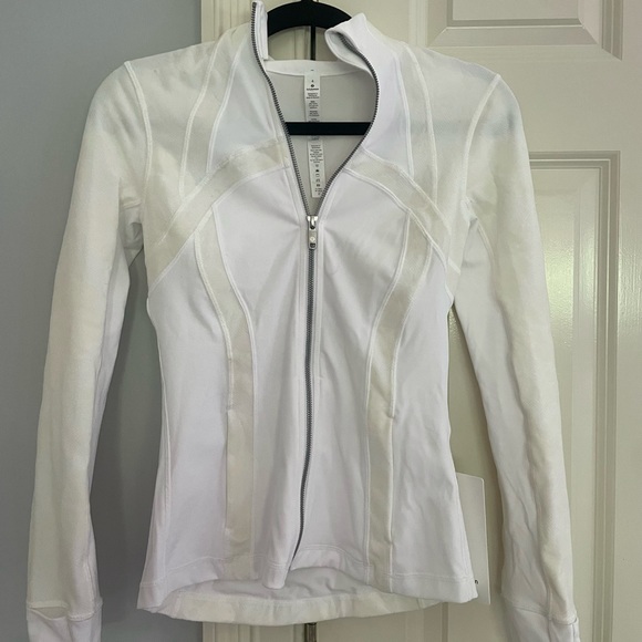 White Lululemon Velvet Flocked Define
Jacket
Size 4 - Picture 3 of 5